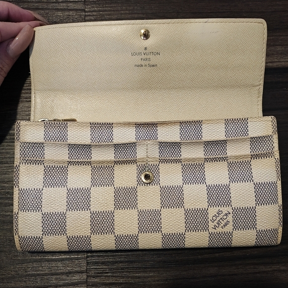 Louis Vuitton Damier Azur Sarah Wallet - Picture 3 of 11